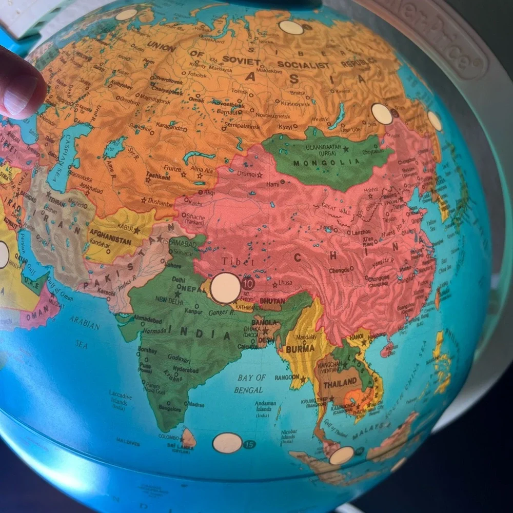 Vintage 1988 Fisher-Price Light-Up Globe with Viewfinder • Illuminated Education